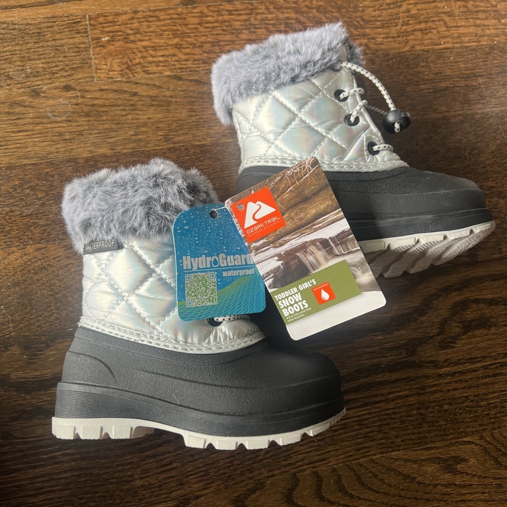 Ozark Trail Toddler Boots Size 6 Waterproof Winter Snow NWT  Black & Grey